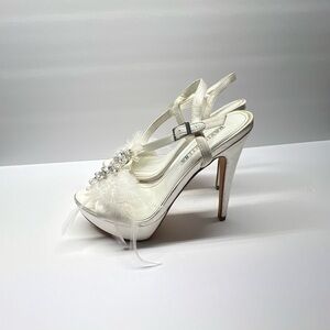 David Tutera feathers embellished bridal ankle strap heels size 6.5 M white